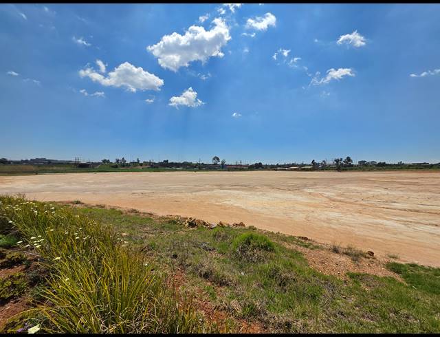 38,026M² VACANT LAND FOR SALE IN GOSFORTH PARK
